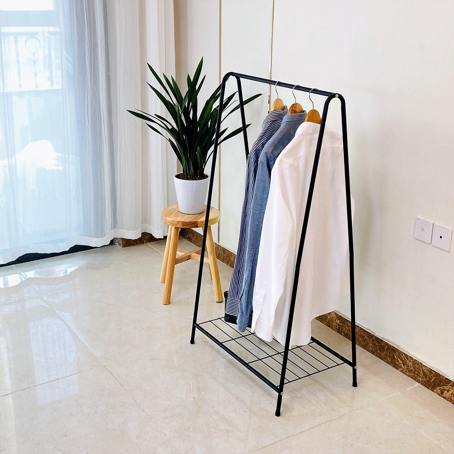 1 ladder to secure hangers (Black)