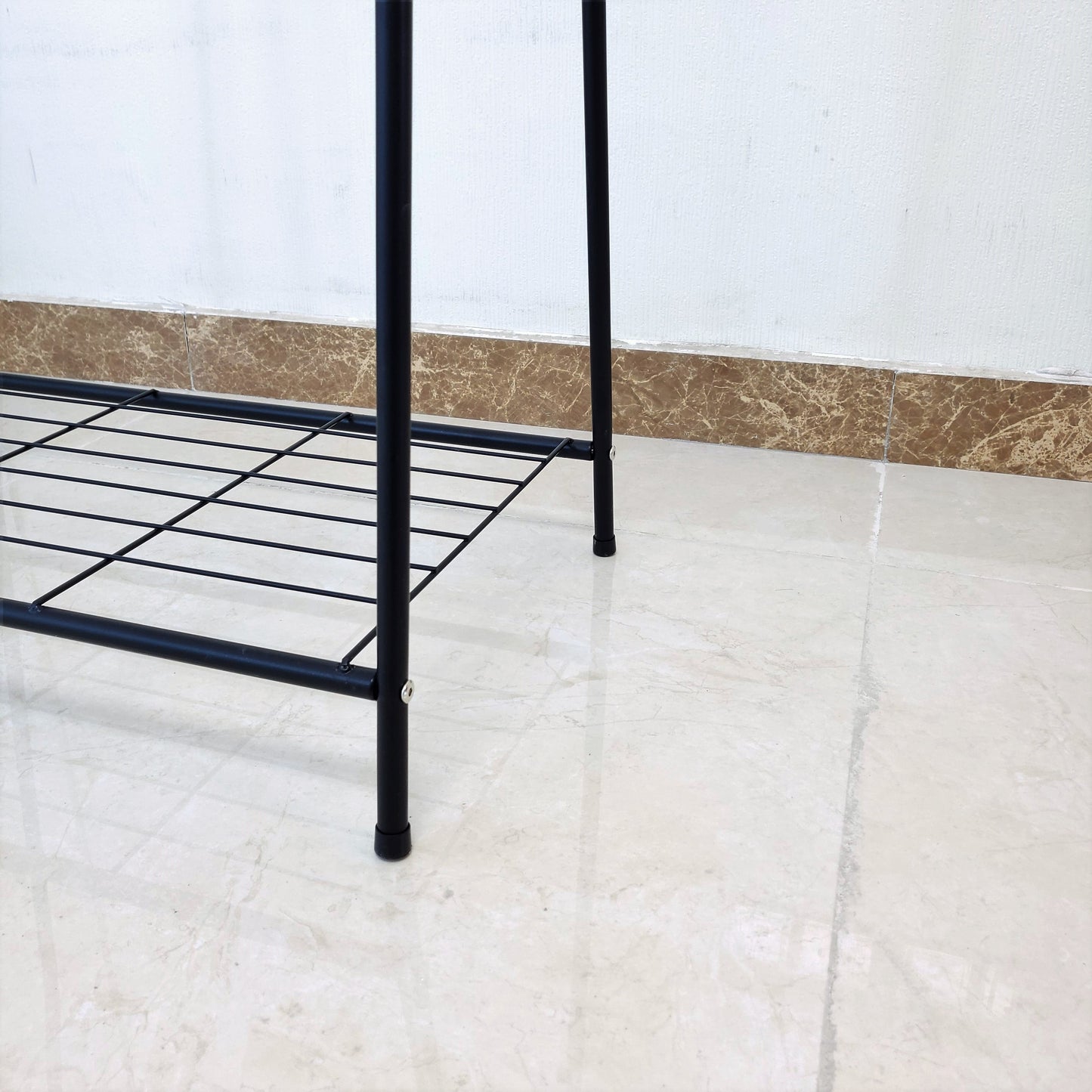 1 ladder to secure hangers (Black)